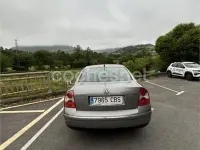 Usado VW Passat Highline 150 CV (110 kW) 2002 Gris / plata Berlina