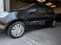 Usado Renault Clio II Authentique 75 CV (55 kW) 2010 Negro Berlina
