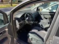 Usado VW Touran Advance 105 CV (77 kW) 2014 Gris / plata Monovolumen