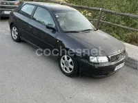 Usado Audi A3 Ambiente 125 CV (91 kW) 1998 Negro Utilitario