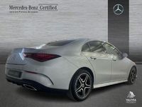Usado Mercedes CLA220 AMG line 190 CV (139 kW) 2025 Plata hightech Berlina