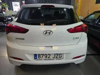 Usado Hyundai i20 84 CV (61 kW) 2017 Blanco Berlina