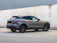 Usado Maserati Levante 350 CV (257 kW) 2021 Gris / plata SUV