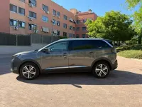 Usado Peugeot 5008 Allure 130 CV (95 kW) 2022 Gris / plata SUV