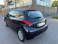Usado Peugeot 208 Style 82 CV (60 kW) 2015 Negro Utilitario