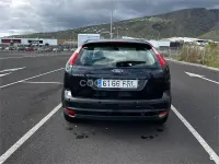 Usado Ford Focus Trend 100 CV (73 kW) 2007 Negro Berlina