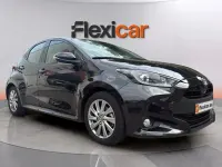 Usado Toyota Yaris Hybrid Active 116 CV (85 kW) 2022 Negro Berlina