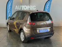 Usado Renault Scénic LIMITED 115 CV (84 kW) 2016 Marrón Monovolumen