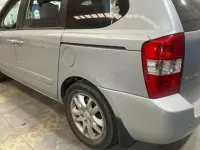 Usado Kia Carnival 185 CV (136 kW) 2007 Gris / plata Monovolumen