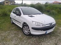 Usado Peugeot 206 70 CV (51 kW) 2005 Blanco Berlina