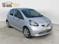 Usado Toyota Aygo 68 CV (50 kW) 2008 Gris / plata Utilitario