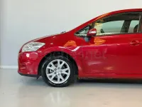 Usado Toyota Auris Active 132 CV (97 kW) 2012 Rojo Berlina