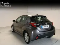 Usado Toyota Yaris 125 CV (91 kW) 2022 Gris / plata Utilitario