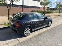 Usado Opel Astra Edition 100 CV (73 kW) 2004 Negro Berlina