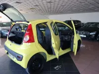 Usado Peugeot 107 54 CV (39 kW) 2007 Amarillo Utilitario
