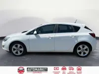 Usado Opel Astra Cosmo 140 CV (102 kW) 2011 Blanco Berlina