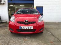 Usado Toyota Yaris Live 69 CV (50 kW) 2011 Rojo Utilitario