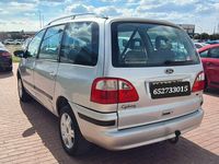 Usado Ford Galaxy Ghia 150 CV (110 kW) 2007 Gris Monovolumen