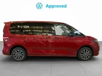 Usado VW Multivan Life 150 CV (110 kW) 2025 Rojo Monovolumen
