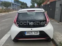 Usado Toyota Aygo X-play 69 CV (50 kW) 2017 Blanco Utilitario