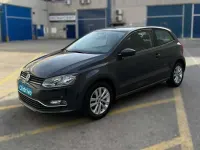 Usado VW Polo Advance 90 CV (66 kW) 2014 Gris Utilitario