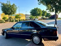 Usado Mercedes E300 147 CV (108 kW) 1989 Azul Berlina