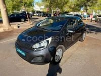 Usado Kia Rio 85 CV (62 kW) 2012 Gris / plata Berlina