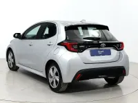 Usado Toyota Yaris Hybrid Active 116 CV (85 kW) 2024 Gris Utilitario
