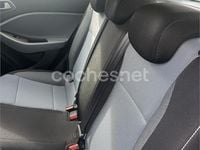 Usado Hyundai i20 84 CV (61 kW) 2018 Gris / plata Berlina