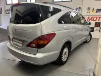 Usado SsangYong Rodius 165 CV (121 kW) 2011 Gris / plata Monovolumen