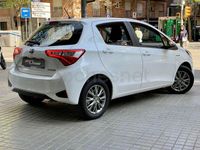 Usado Toyota Yaris Hybrid Active 100 CV (73 kW) 2019 Blanco Berlina