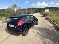 Usado Ford Fiesta Titanium 82 CV (60 kW) 2011 Azul Utilitario