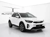 Usado Kia Stonic Style 100 CV (73 kW) 2025 Blanco SUV