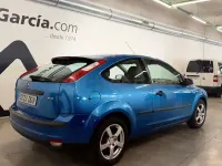 Usado Ford Focus Trend 109 CV (80 kW) 2005 Azul Berlina