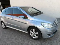 Usado Mercedes B180 109 CV (80 kW) 2008 Gris / plata Monovolumen