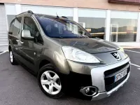 Usado Peugeot TePee 90 CV (66 kW) 2010 Beige Van
