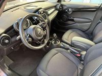 Usado Mini ONE 102 CV (75 kW) 2019 Gris Utilitario