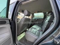 Usado VW Touareg 225 CV (165 kW) 2007 Gris / plata SUV