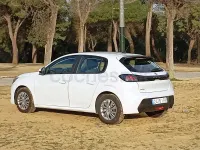 Usado Peugeot 208 Active 100 CV (73 kW) 2021 Blanco Utilitario