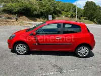 Usado Renault Clio II Dynamique 85 CV (62 kW) 2006 Rojo Berlina