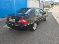 Usado Mercedes C220 Elegance 150 CV (110 kW) 2004 Negro Berlina