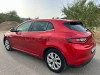 Usado Renault Mégane LIMITED 130 CV (95 kW) 2018 Granate Berlina