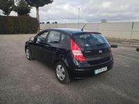 Usado Hyundai i30 Comfort 109 CV (80 kW) 2011 Negro Utilitario