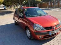 Usado Renault Clio II Expression 80 CV (58 kW) 2004 Burdeos Utilitario