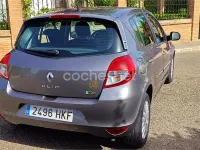 Usado Renault Clio IV Evolution 105 CV (77 kW) 2012 Gris / plata Berlina