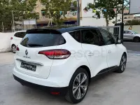 Usado Renault Scénic Intens 130 CV (95 kW) 2017 Blanco Monovolumen