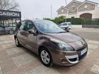 Usado Renault Scénic Dynamique 110 CV (80 kW) 2011 Beige Monovolumen