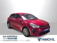 Usado Kia Rio 84 CV (61 kW) 2022 Rojo Berlina