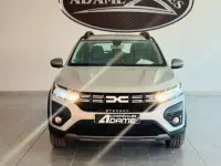 Usado Dacia Sandero Essentiel 91 CV (66 kW) 2023 Gris Utilitario