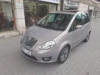 Usado Lancia Musa 90 CV (66 kW) 2008 Beige Monovolumen